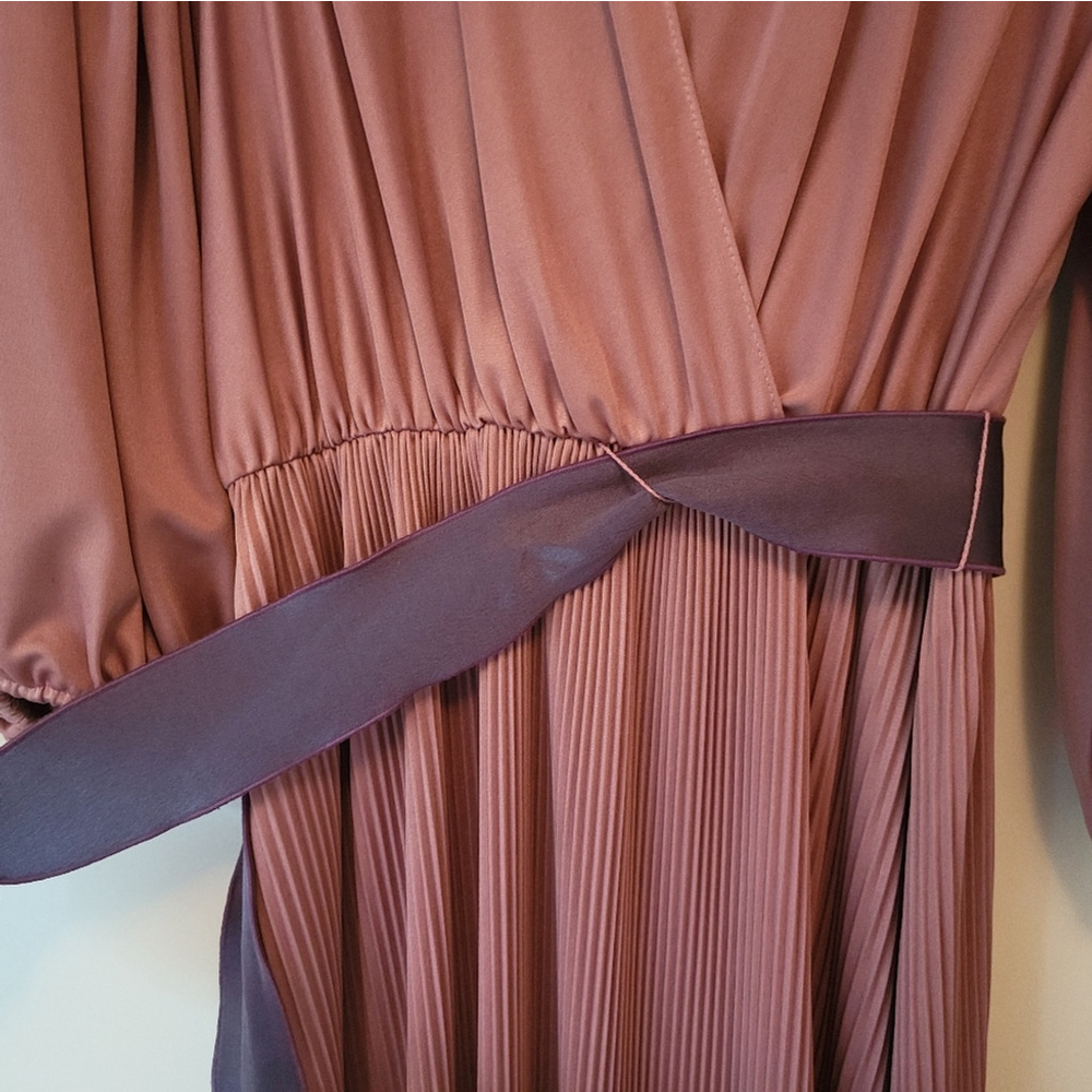 VINTAGE Lavender Wrap Dress with Pleated Skirt | Size 10 - Picture 6 of 12